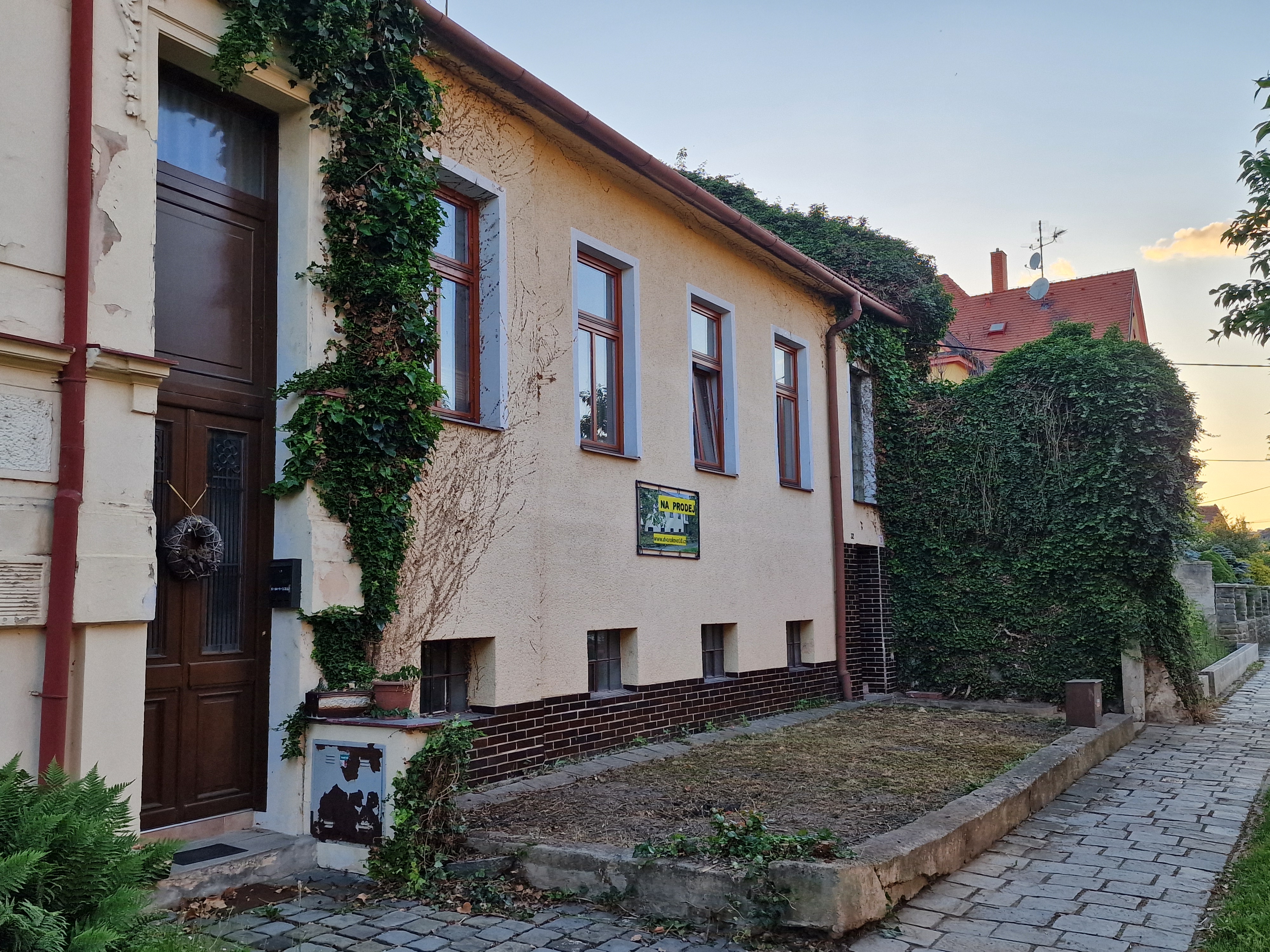 Průčelí domu